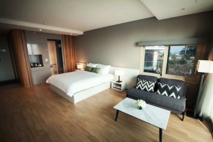 Room 7 of 107