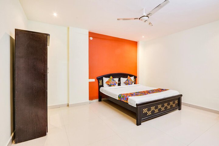 Room 9 of 25