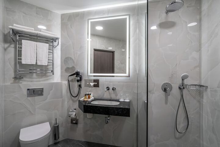 Room 42 of 63