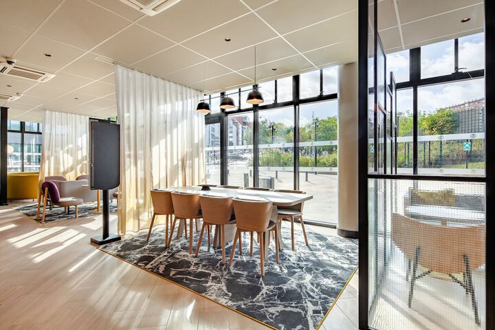 Entrance & Lobby