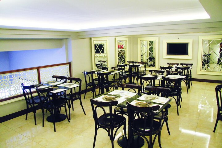 Dining 31 of 45