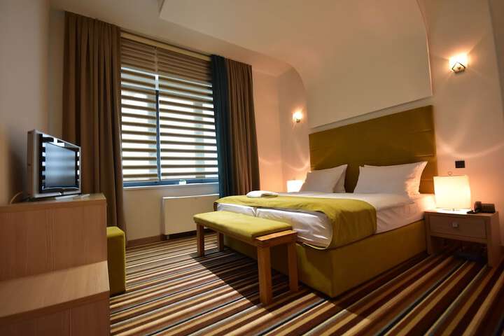 Room 13 of 42