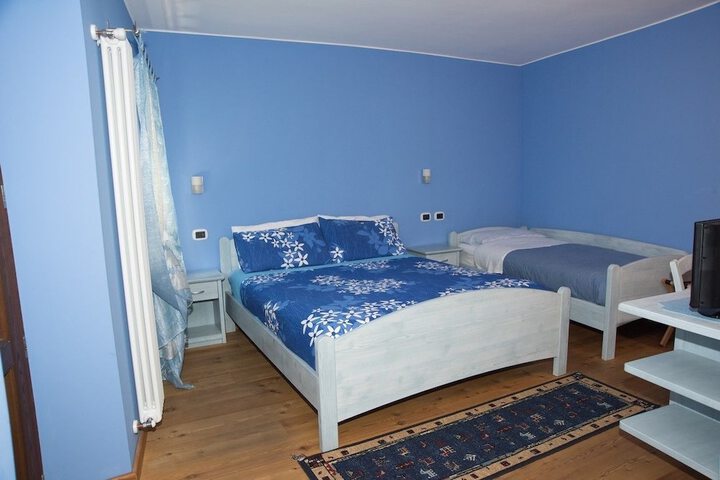 Room 12 of 98