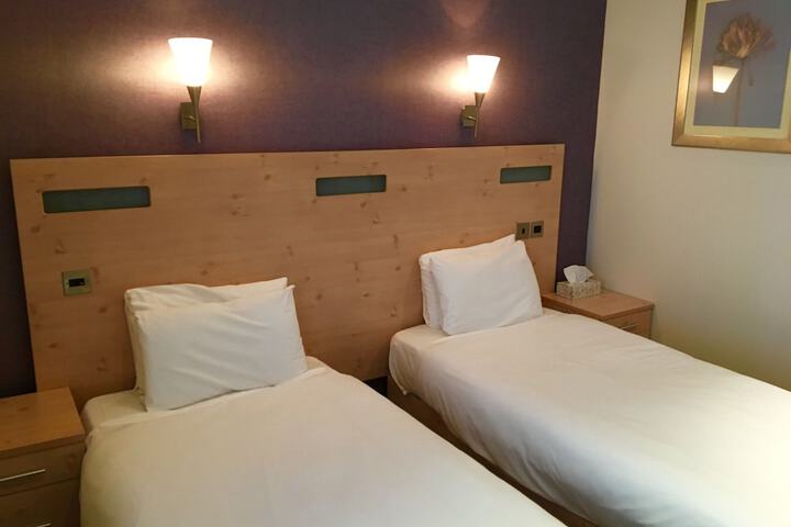 Room 15 of 33