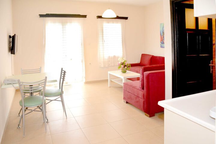Room 4 of 33