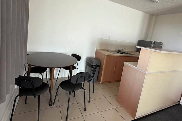 Room 33 of 40
