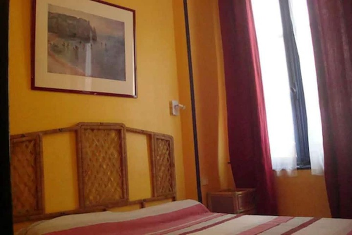 Room 6 of 15