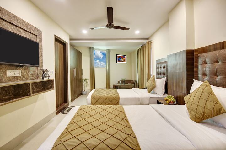 Room 12 of 14