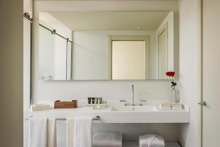 Room 43 of 70