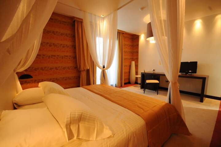 Room 10 of 61