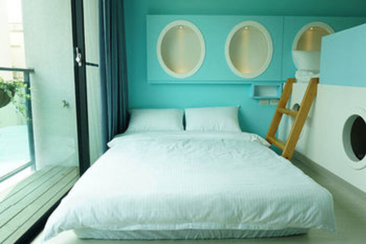 Room 33 of 50
