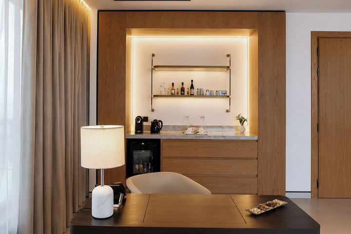 Lounge 69 of 154