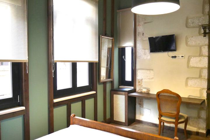 Room 7 of 40
