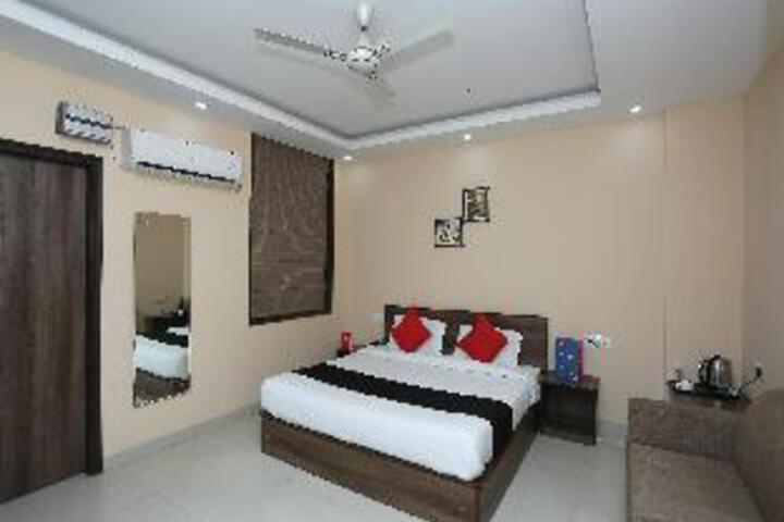 Room 13 of 23