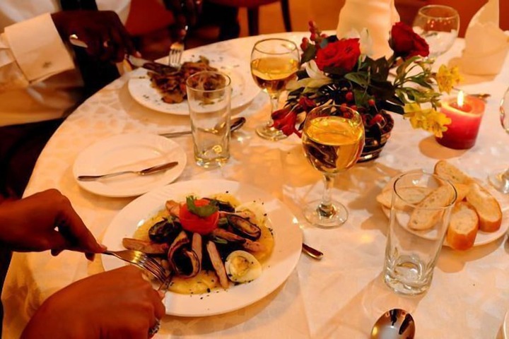 Dining 40 of 46