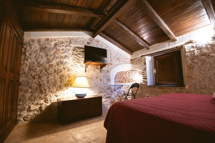 Room 16 of 115