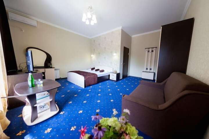 Room 13 of 53