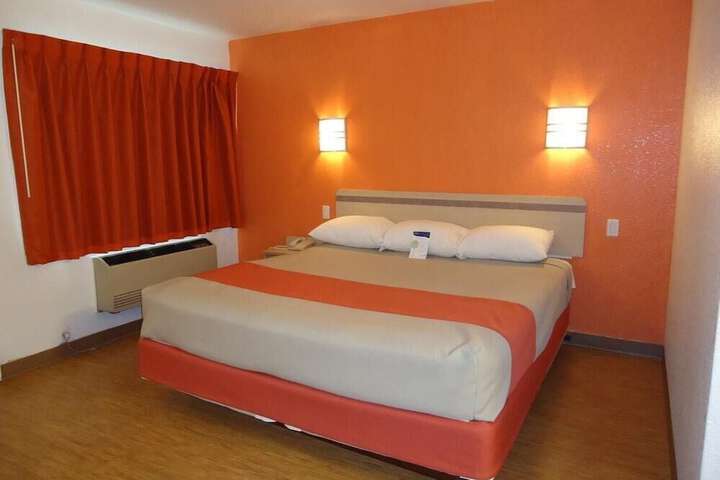 Room 19 of 37