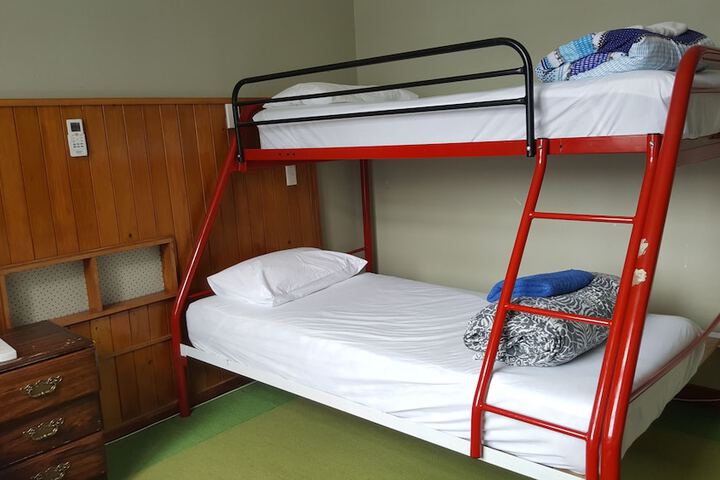 Room 25 of 76