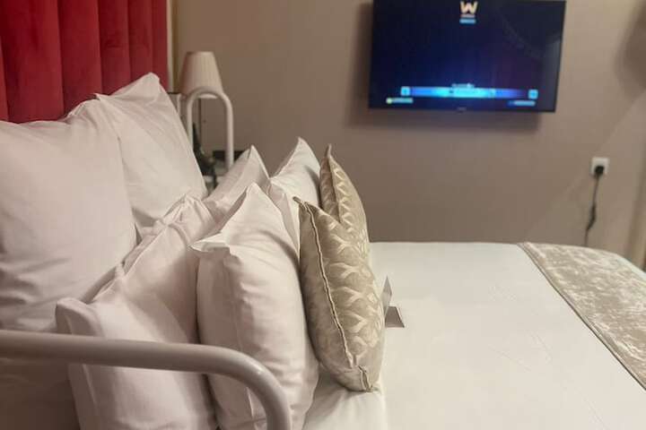 Room 16 of 76