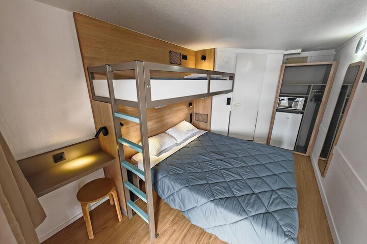 Room 15 of 30