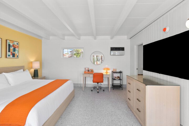 Room 13 of 87