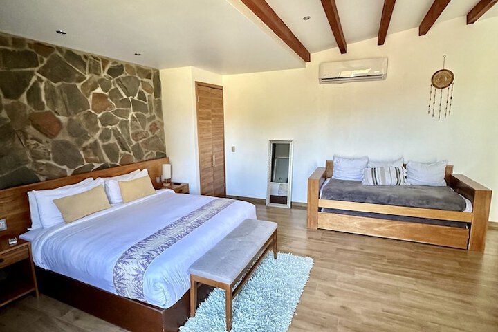 Room 5 of 61