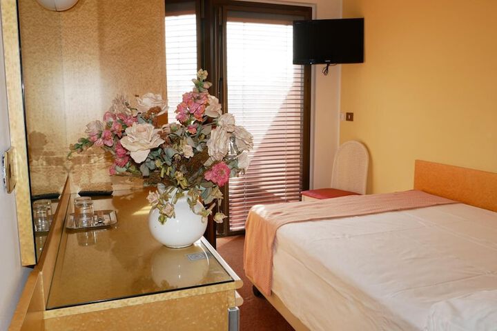 Room 16 of 46