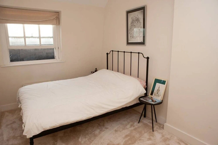 Room 2 of 18