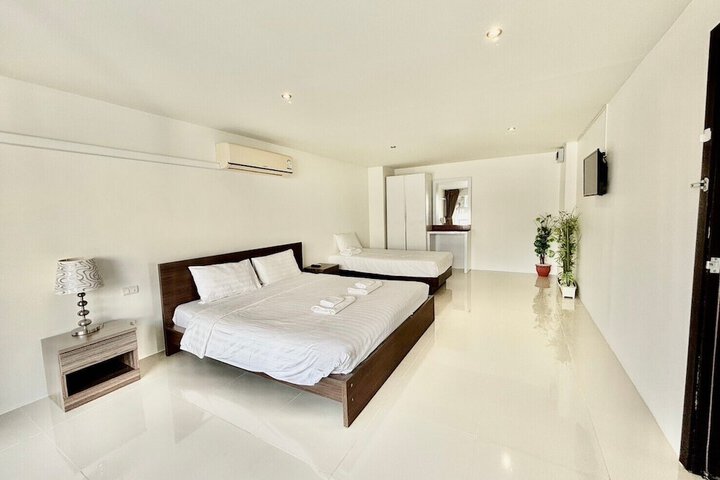 Room 44 of 164