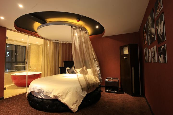 Room 2 of 9