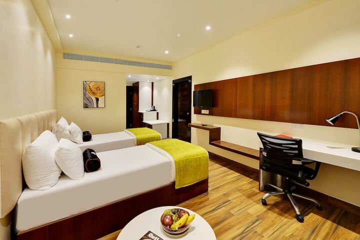 Room 4 of 32