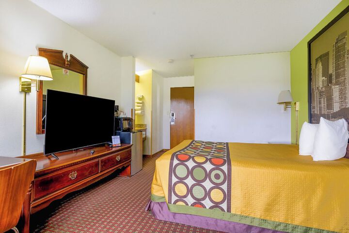 1 Queen Bed (13 of 33)