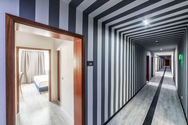 Ballroom/Hall 64 of 72