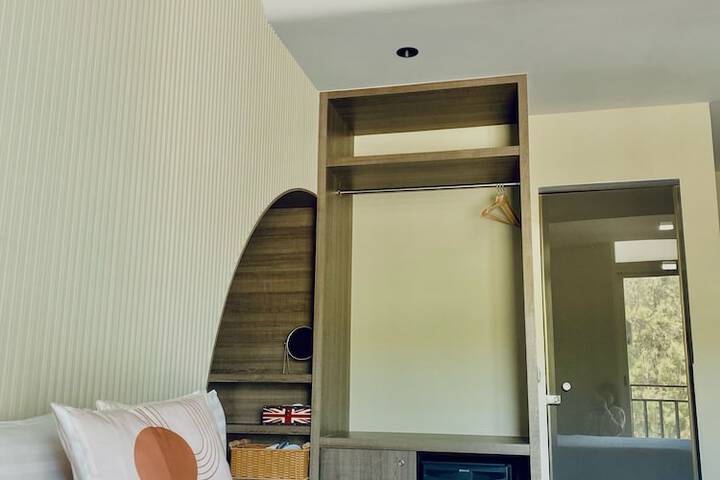 Room 9 of 75