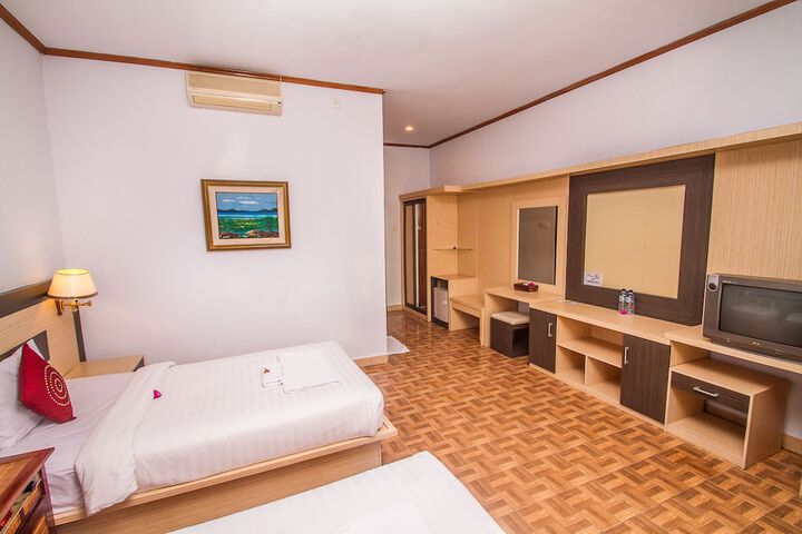 Room 5 of 162