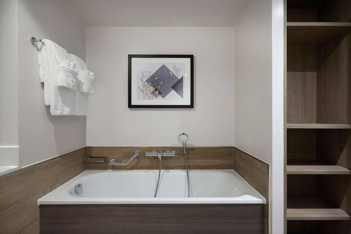 Room 32 of 67