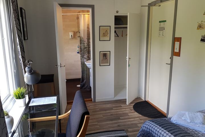 Room 32 of 176