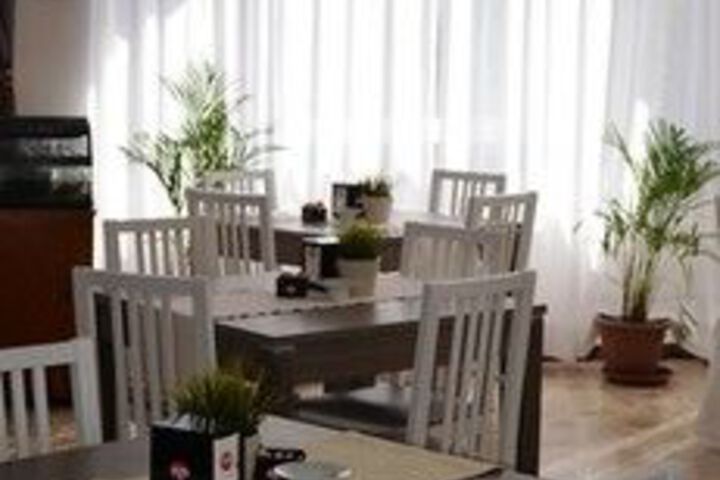 Dining 47 of 52