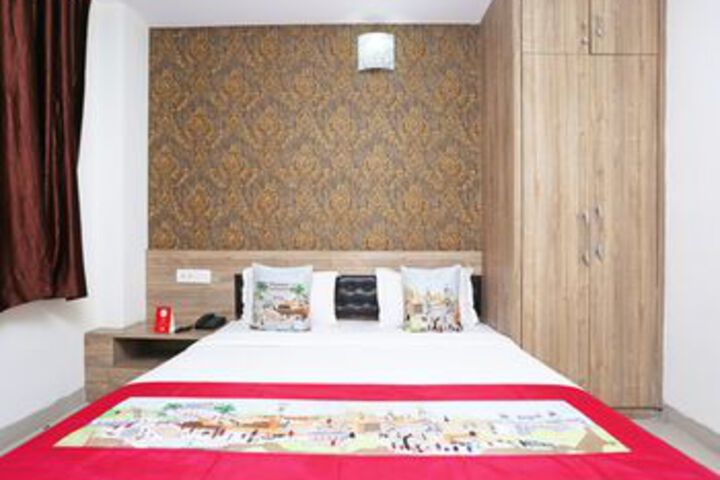 Room 8 of 25