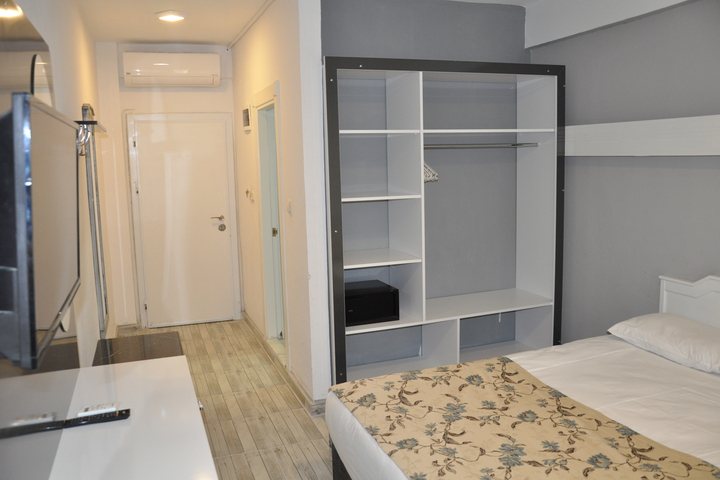 Room 12 of 48