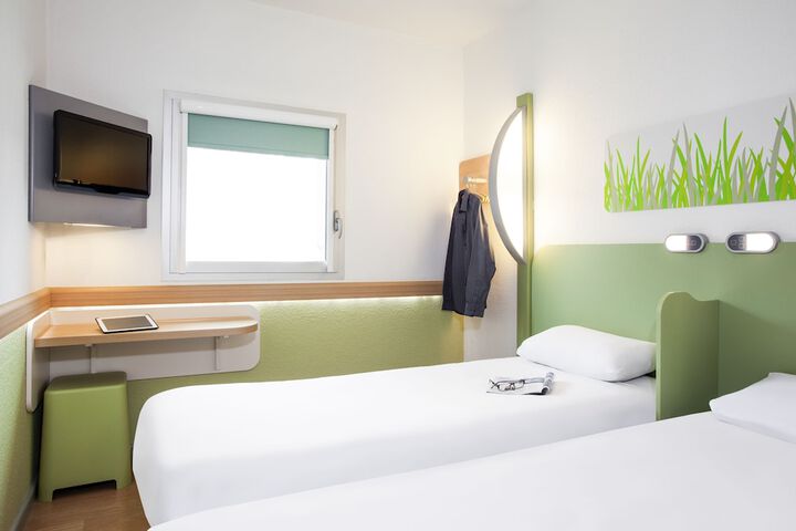 Room 4 of 41
