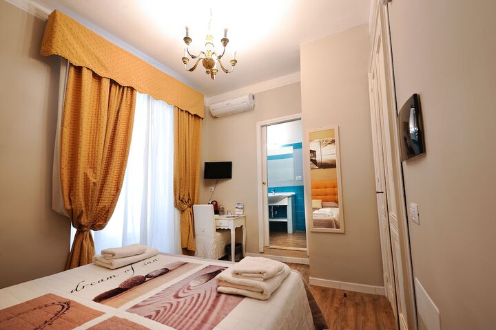Room 15 of 62