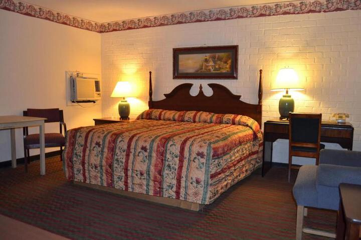 Standard Room, King or Two Doubles (6 of 6)
