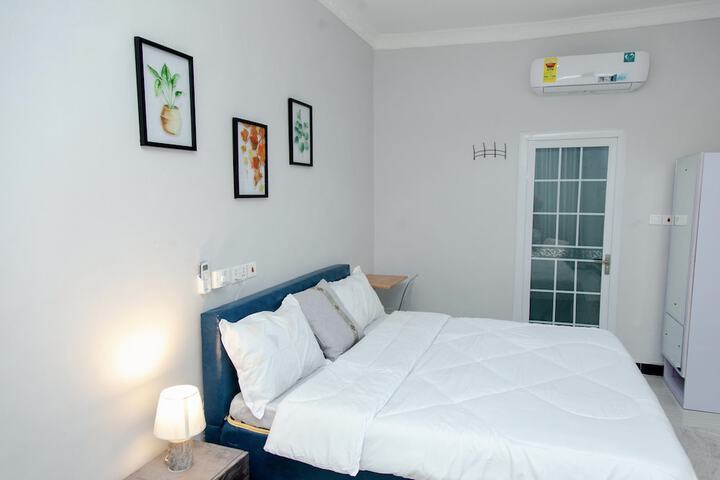 Room 16 of 77