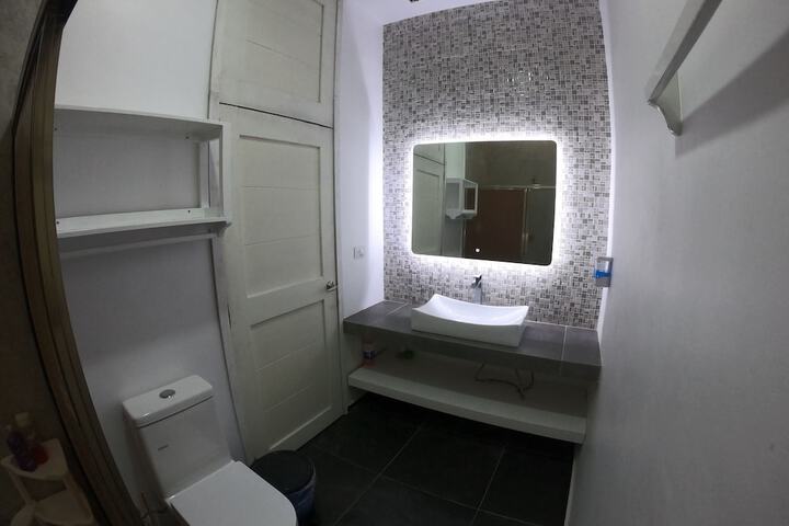Room 25 of 89