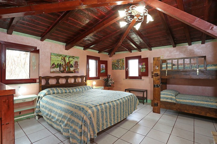 Room 10 of 28