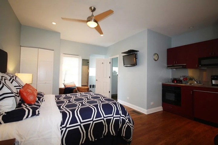 Room 5 of 10