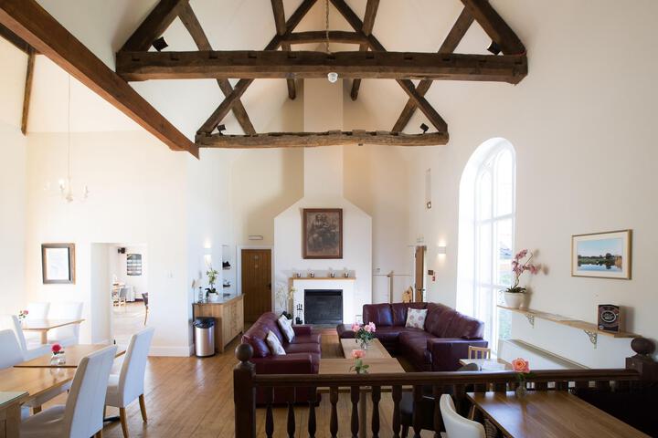Entrance & Lobby
