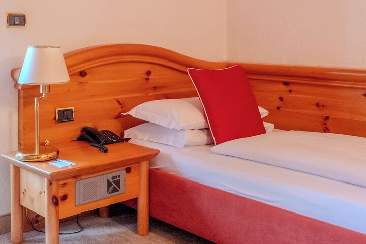 Room 28 of 145